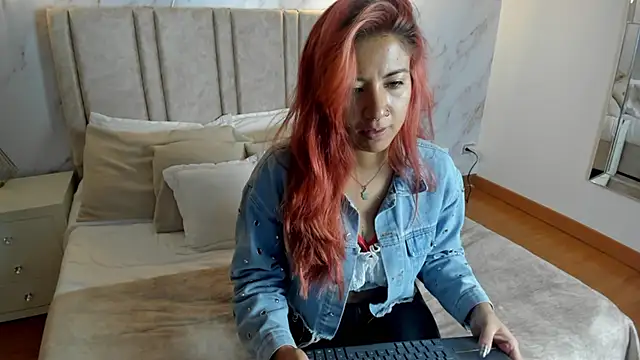 Larissa Miller online show from 09.25.25