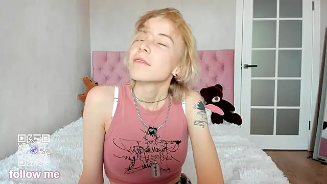 Snapshot of Pink_Lila18 chatting on 10.03.25 Pink Lila18 online show from 10.03.25