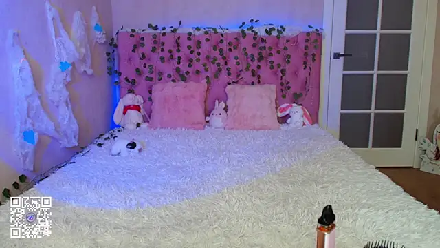 Pink Lila18 online show from 02.13.26