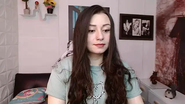 Snapshot of Eva_Roussell chatting on 04.22.26 Eva Roussell online show from 04.22.26