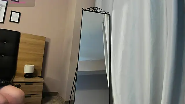 Snapshot of CandyL0v3 chatting on 09.18.25 CandyL0v3 online show from 09.18.25