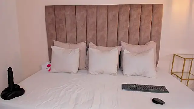 Snapshot of amber_colliiins chatting on 11.14.25 amber colliiins online show from 11.14.25