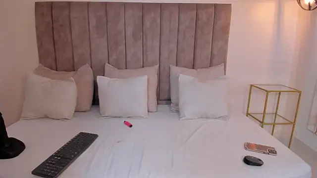 Snapshot of amber_colliiins chatting on 11.24.25 amber colliiins online show from 11.24.25