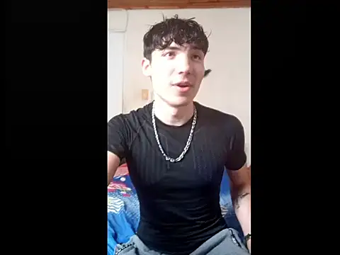 Snapshot of knielBgm chatting on 10.06.25 knielBgm online show from 10.06.25