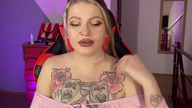 Mia Kamp online show from 10.18.25