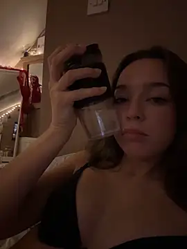 Snapshot of LillieOlive chatting on 10.12.25 LillieOlive online show from 10.12.25