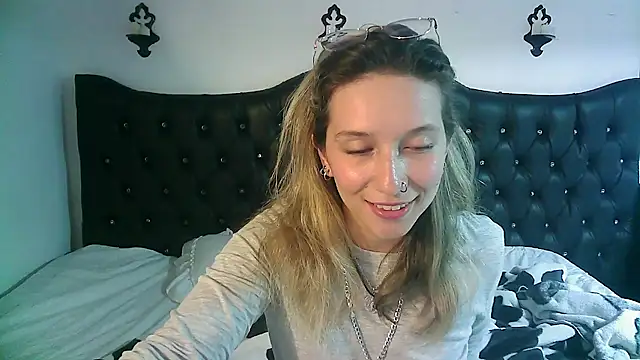 Snapshot of Licethf00x chatting on 09.12.25 Licethf00x online show from 09.12.25