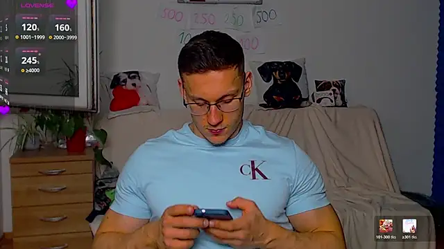 Snapshot of ZeinMiracles chatting on 04.28.26 ZeinMiracles online show from 04.28.26