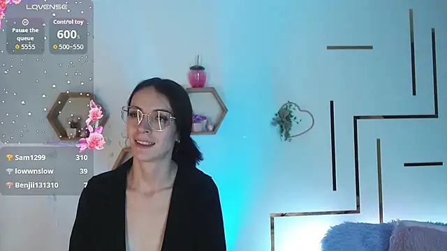 AuroraHans1 online show from 04.06.26