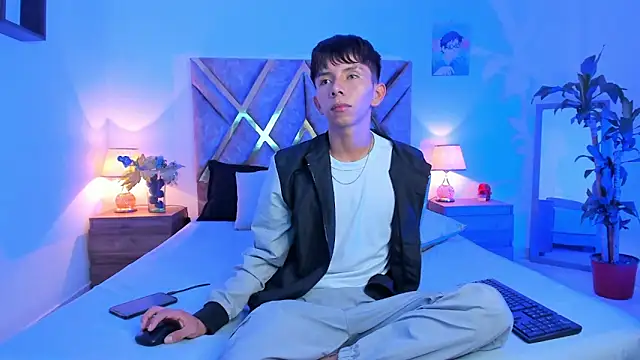 Hyunjin Son online show from 10.17.25