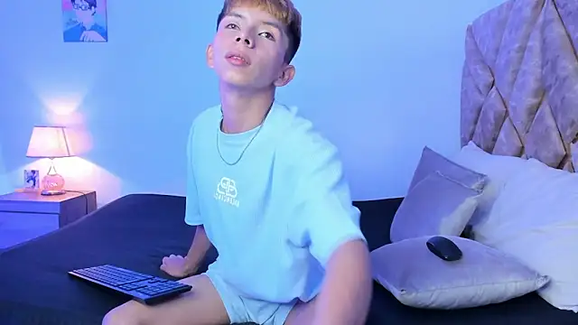 Hyunjin Son online show from 12.20.25