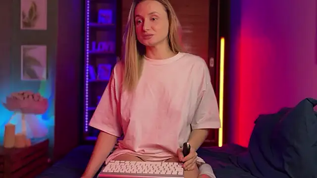 Snapshot of LovaMay chatting on 02.22.26 LovaMay online show from 02.22.26