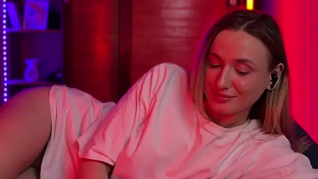 Snapshot of LovaMay chatting on 02.22.26 LovaMay online show from 02.22.26