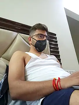 Snapshot of LoveGuruRA chatting on 10.08.25 LoveGuruRA online show from 10.08.25