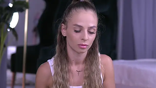 ElaraShine online show from 09.12.25