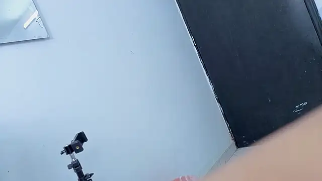 Snapshot of Hannawalker chatting on 09.18.25 Hannawalker online show from 09.18.25