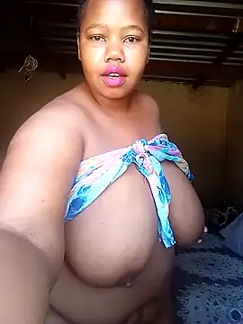 Snapshot of Curvycandy95 chatting on 10.01.25 Curvycandy95 online show from 10.01.25