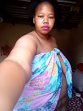 Snapshot of Curvycandy95 chatting on 10.17.25 Curvycandy95 online show from 10.17.25