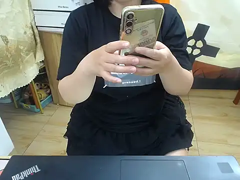 Snapshot of Phuong_Myy chatting on 11.14.25 Phuong Myy online show from 11.14.25