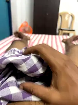 Snapshot of usermood2000 chatting on 10.07.25 usermood2000 online show from 10.07.25