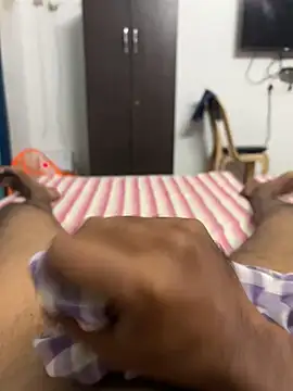 Snapshot of usermood2000 chatting on 11.23.25 usermood2000 online show from 11.23.25