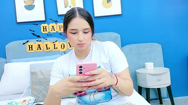 Ashley Evans22 online show from 10.23.25