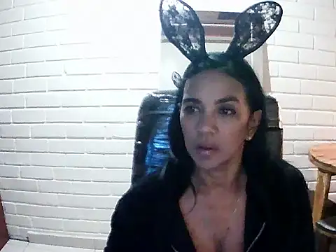 MiiaVelasquez online show from 10.16.25