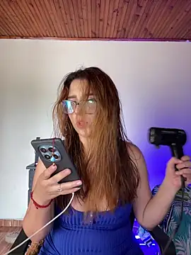 CoraVibes online show from 09.17.25