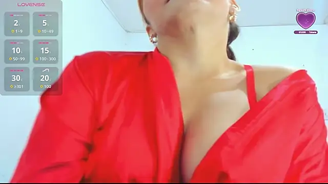 woman rosse online show from 11.28.25