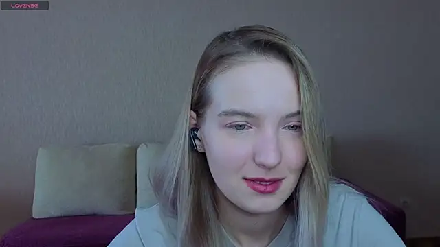Snapshot of HongTomczak chatting on 03.18.26 HongTomczak online show from 03.18.26