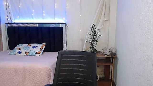 Snapshot of Dolly__moon chatting on 09.08.25 Dolly  moon online show from 09.08.25