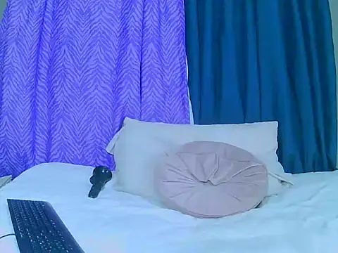 Snapshot of SweetSavage8 chatting on 09.11.25 SweetSavage8 online show from 09.11.25