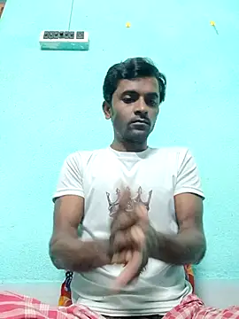 Snapshot of ShinuRoy chatting on 12.17.25 ShinuRoy online show from 12.17.25