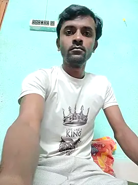 Snapshot of ShinuRoy chatting on 12.22.25 ShinuRoy online show from 12.22.25