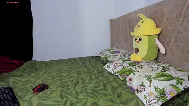 Snapshot of kinky_sexyhot chatting on 09.21.25 kinky sexyhot online show from 09.21.25