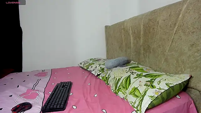 Snapshot of kinky_sexyhot chatting on 09.26.25 kinky sexyhot online show from 09.26.25