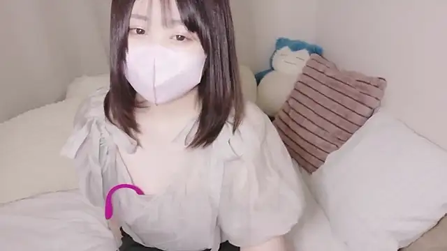 Snapshot of mi__san chatting on 05.13.26 mi san online show from 05.13.26