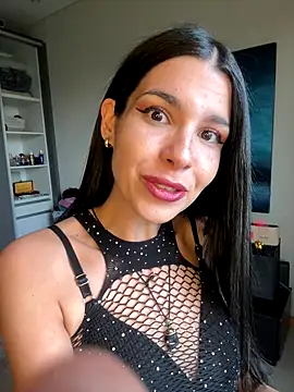 Snapshot of IaraStone chatting on 09.13.25 IaraStone online show from 09.13.25