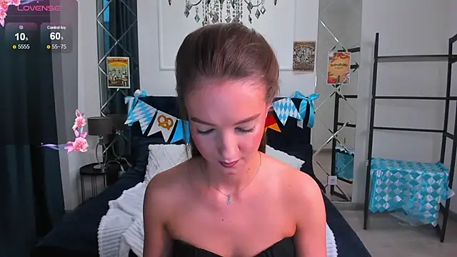 Snapshot of LoraSunnyy chatting on 09.21.25 LoraSunnyy online show from 09.21.25