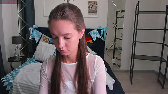 Snapshot of LoraSunnyy chatting on 09.28.25 LoraSunnyy online show from 09.28.25