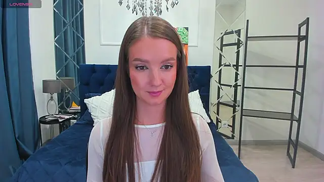 Snapshot of LoraSunnyy chatting on 10.08.25 LoraSunnyy online show from 10.08.25