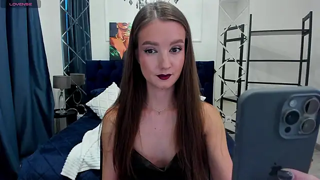 Snapshot of LoraSunnyy chatting on 10.14.25 LoraSunnyy online show from 10.14.25
