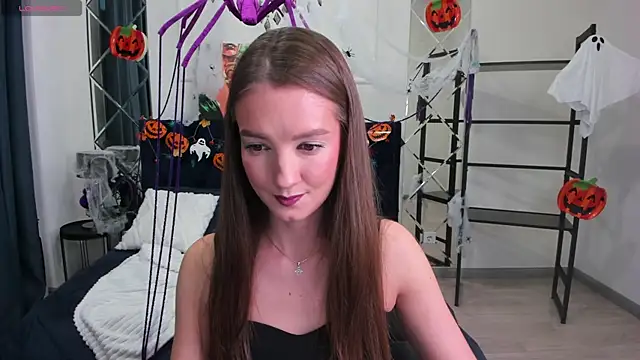Snapshot of LoraSunnyy chatting on 10.25.25 LoraSunnyy online show from 10.25.25
