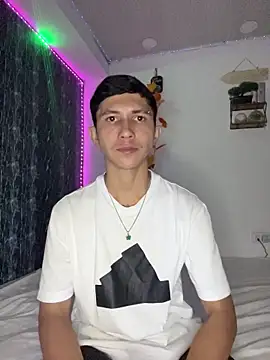 Snapshot of Alejandro_BigCock22 chatting on 10.13.25 Alejandro BigCock22 online show from 10.13.25