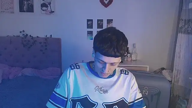 Snapshot of 2cyboy_ chatting on 09.14.25 2cyboy online show from 09.14.25