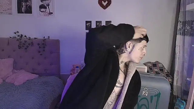 Snapshot of 2cyboy_ chatting on 09.16.25 2cyboy online show from 09.16.25