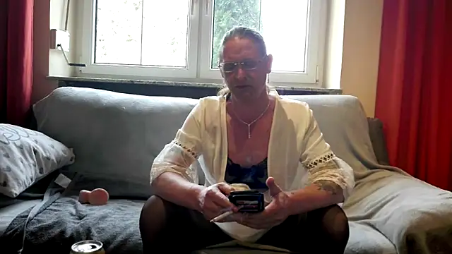 Snapshot of Cleohot1977 chatting on 02.13.26 Cleohot1977 online show from 02.13.26