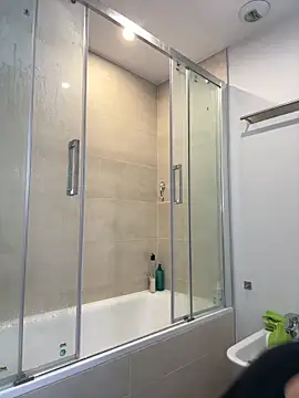 Snapshot of prettylittlefooxy chatting on 11.12.25 prettylittlefooxy online show from 11.12.25