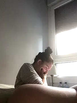 Snapshot of prettylittlefooxy chatting on 11.16.25 prettylittlefooxy online show from 11.16.25