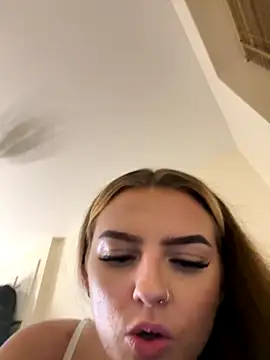 Snapshot of Summer21k chatting on 11.04.25 Summer21k online show from 11.04.25